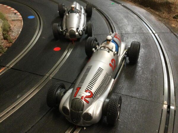 Scaleauto 1/24 Scale Mercedes Benz White Kit Chassis D6 - Image 2